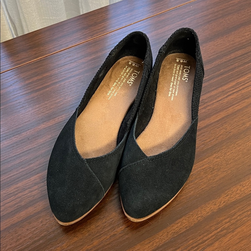 Tom’s Women's Black Suede Ballet Flats